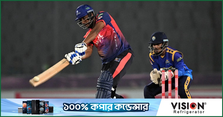 সাকলাইনের শেষের টর্নেডোতে রাজশাহীর লড়াকু সংগ্রহ